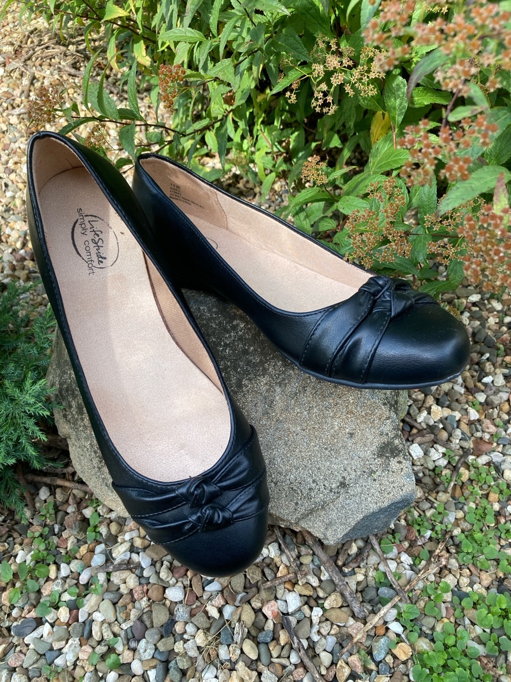 Lifestride size 11W Anika black slip on flats